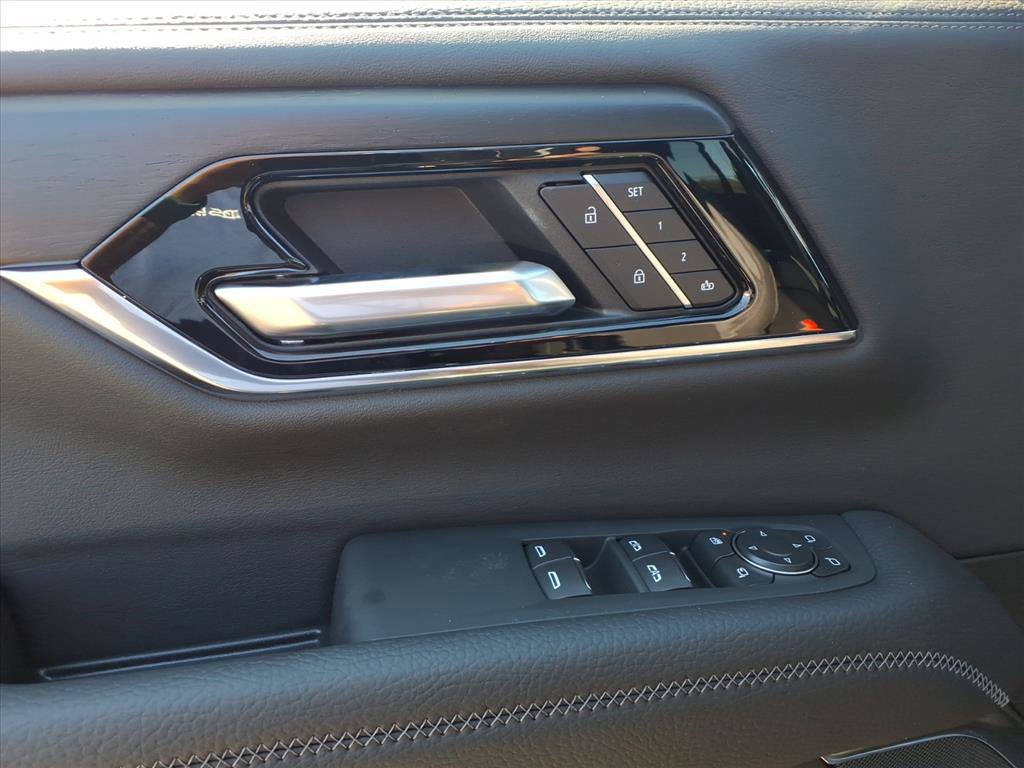 New 2026 GMC Yukon Denali w/ Sun & Power Step Package image 9