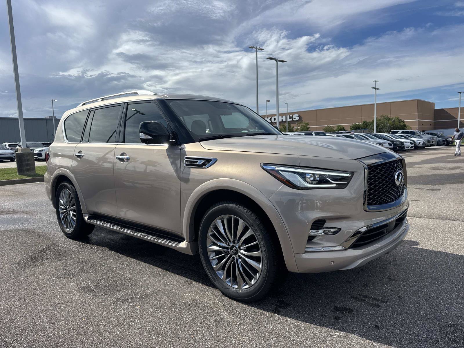 Used 2024 INFINITI QX80 Premium Select w/ Cargo Package AWD/4WD image 3