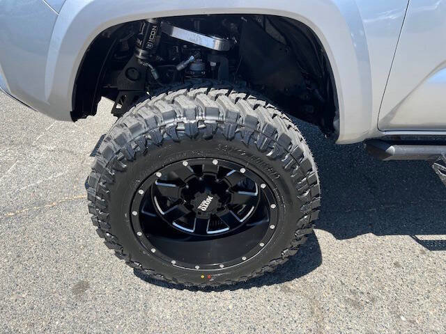 Used 2019 Toyota Tacoma TRD Sport image 27