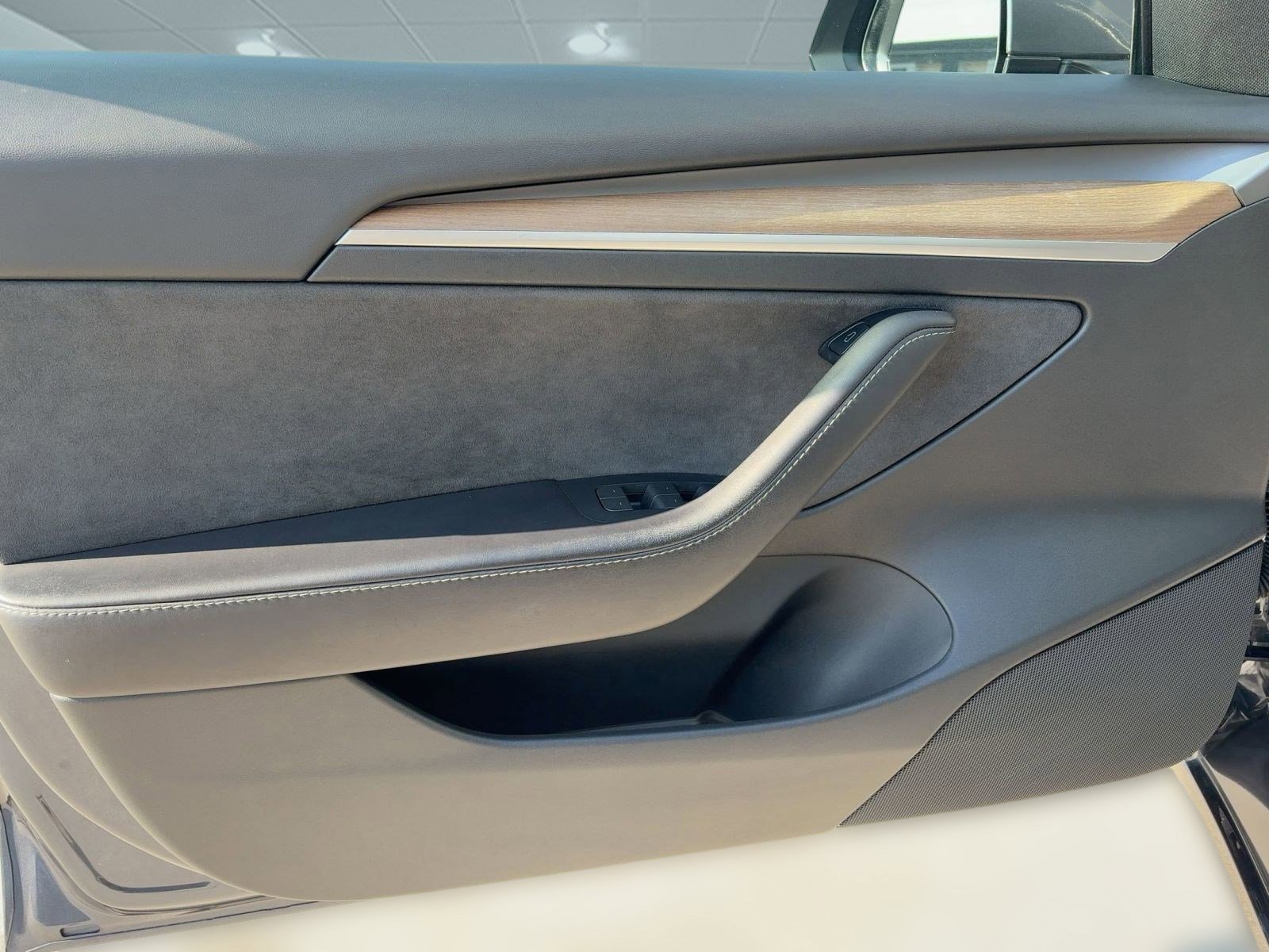 Used 2023 Tesla Model 3 Standard Range image 21