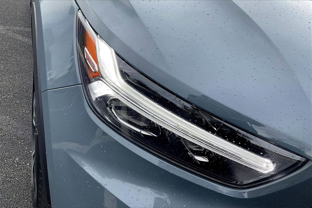 Used 2021 Volvo XC40 T5 R-Design w/ Climate Package image 29