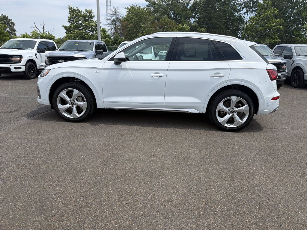 Used 2023 Audi Q5 2.0T Premium Plus w/ Premium Plus Package AWD/4WD image 2