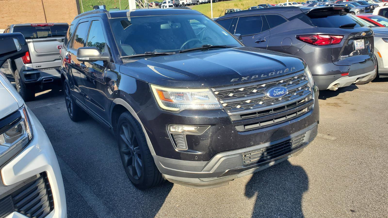 Used 2019 Ford Explorer XLT w/ Equipment Group 202A FWD image 2