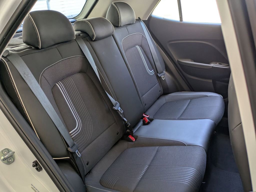 Used 2025 Hyundai Venue Limited FWD image 27
