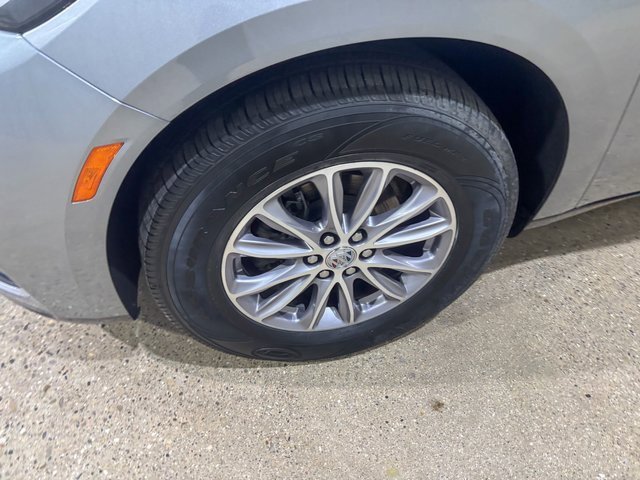 Used 2024 Buick Enclave Premium image 11