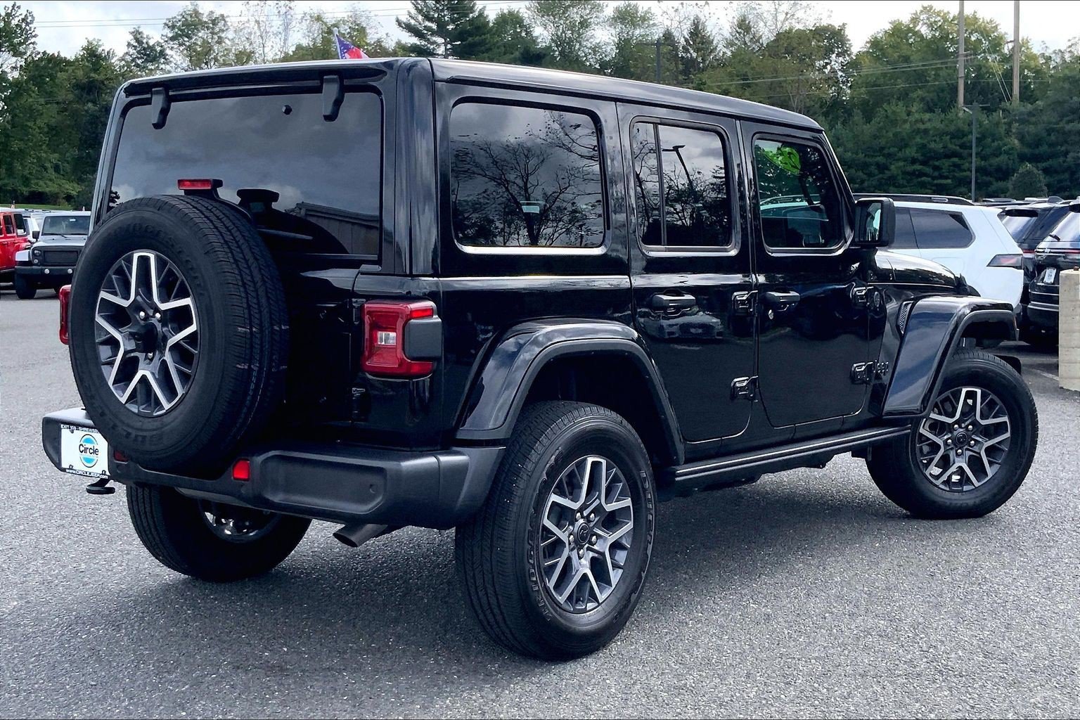 Certified 2025 Jeep Wrangler Unlimited Sahara w/ Safety Group AWD/4WD image 12