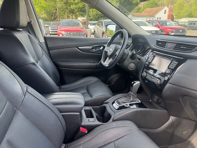 Used 2017 Nissan Rogue SL w/ SL Premium Package image 13