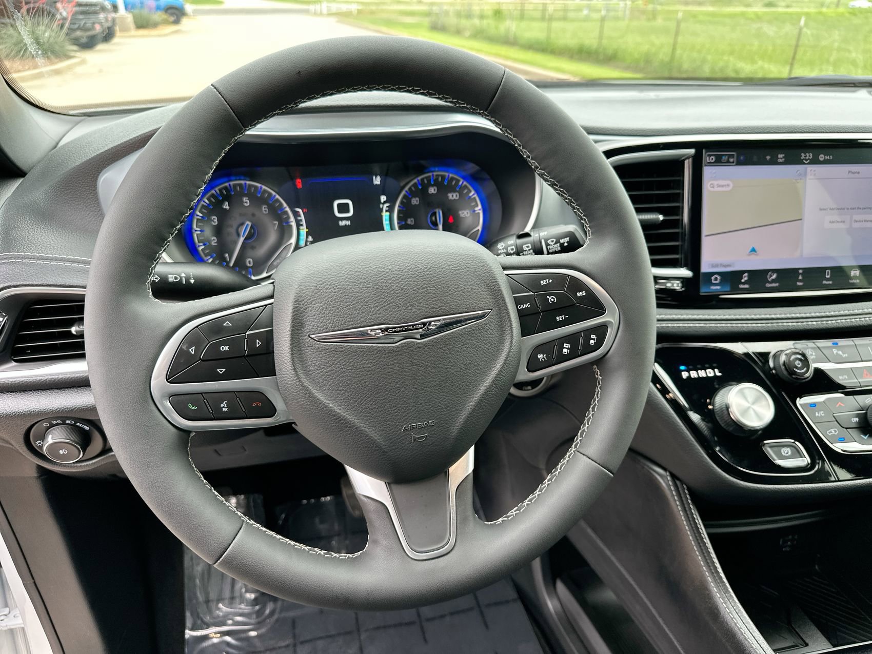 Used 2026 Chrysler Pacifica Limited FWD image 14