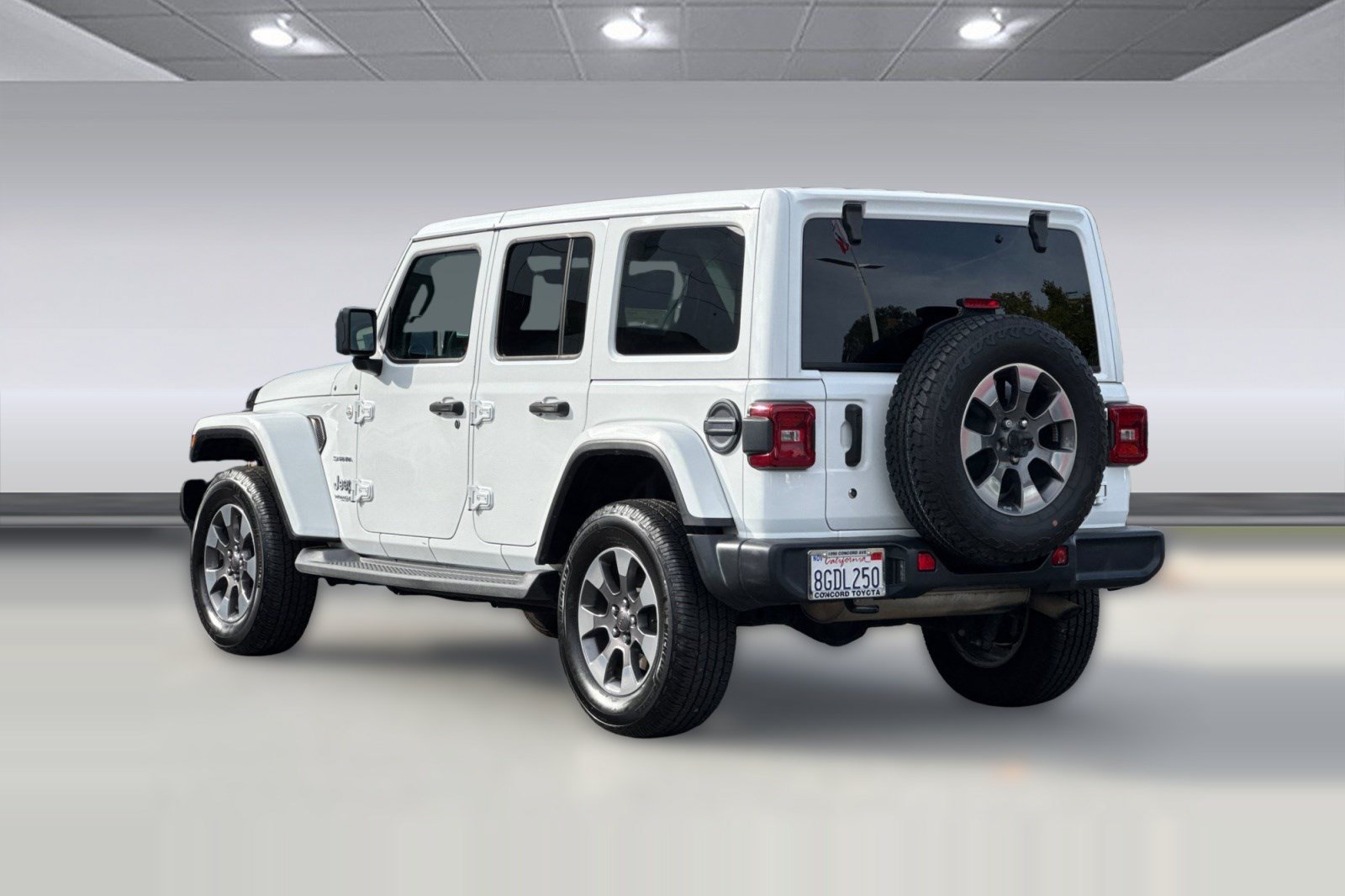 Used 2018 Jeep Wrangler Unlimited Sahara AWD/4WD image 3