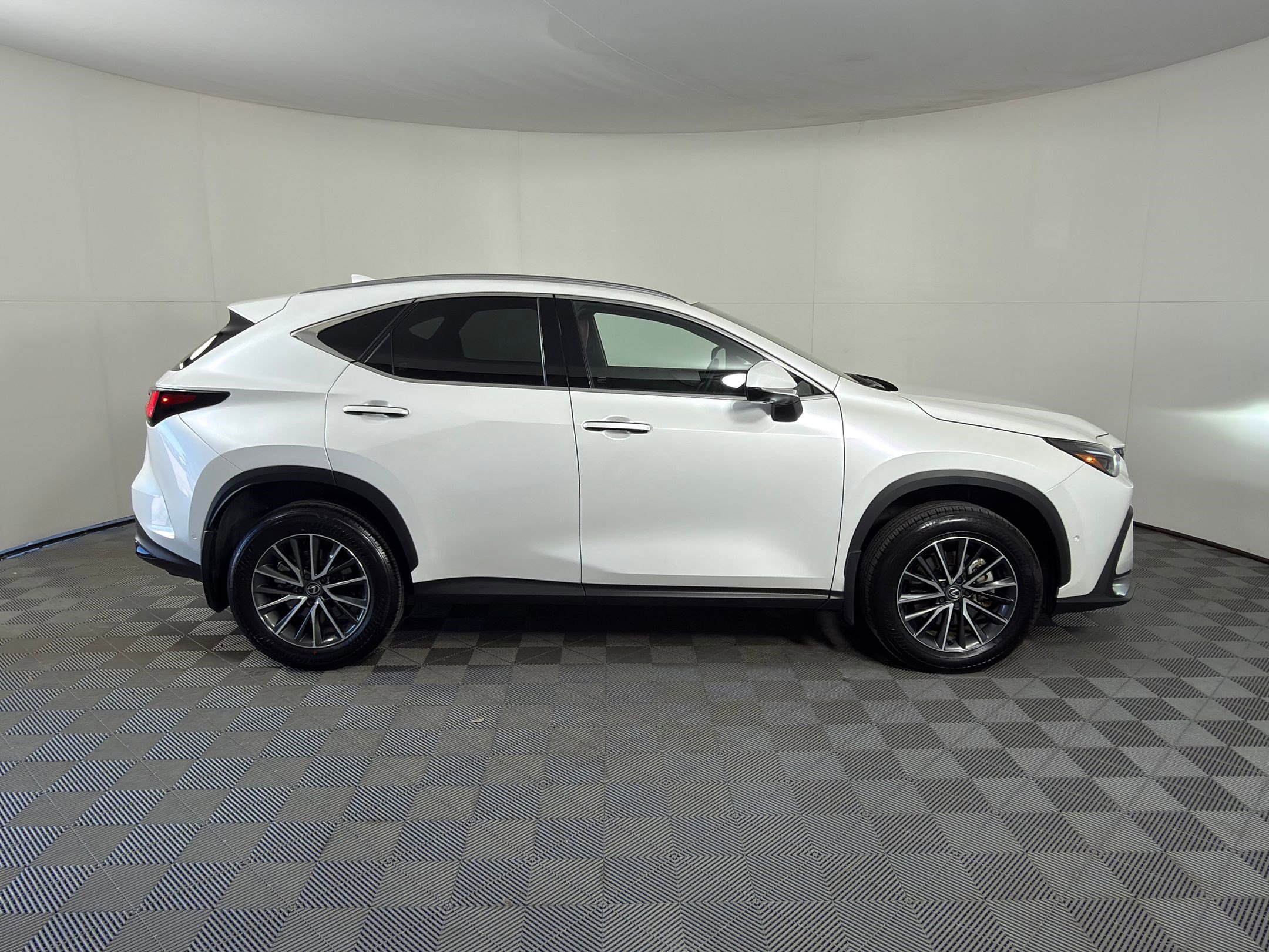 Used 2024 Lexus NX 350h AWD w/ Vision Package image 8
