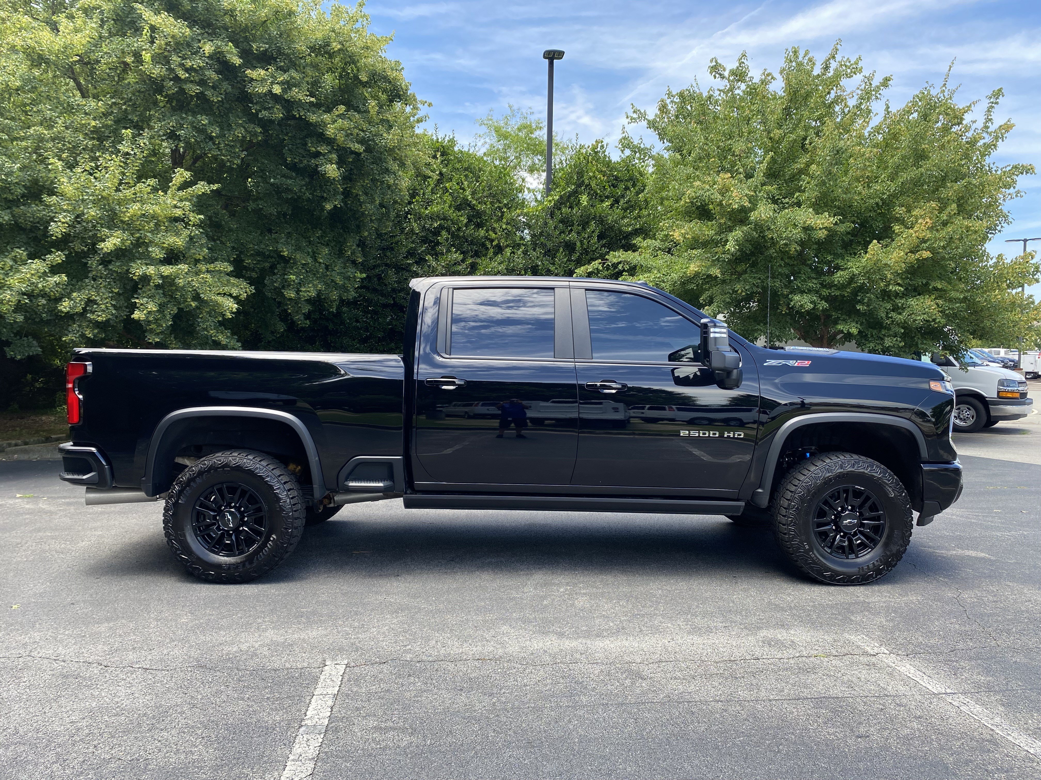 Used 2025 Chevrolet Silverado 2500 ZR2 w/ Technology Package AWD/4WD image 10