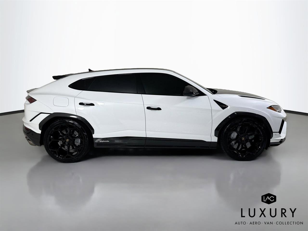 Used 2024 Lamborghini Urus Performante AWD/4WD image 5