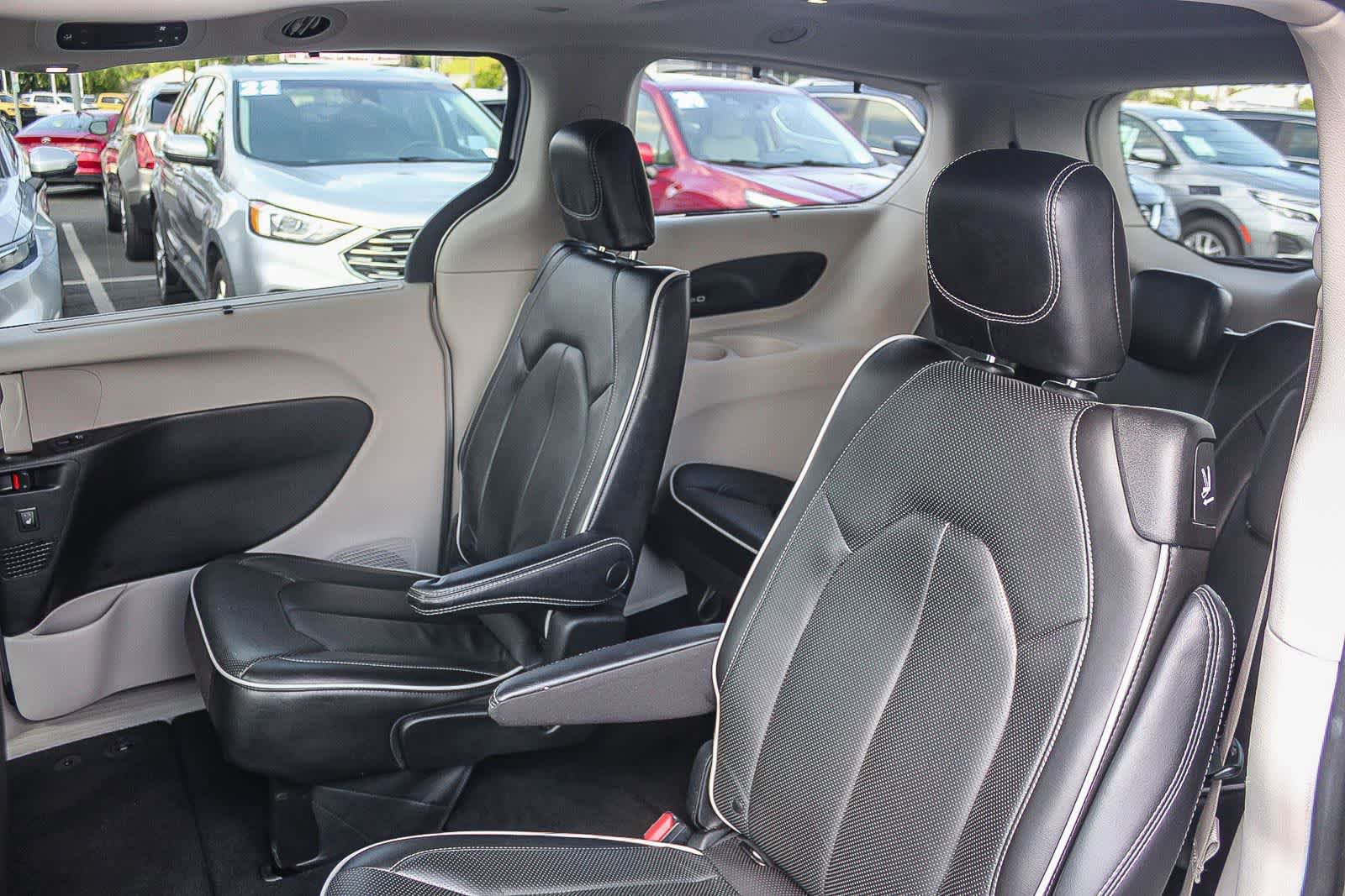 Used 2023 Chrysler Pacifica Limited image 26