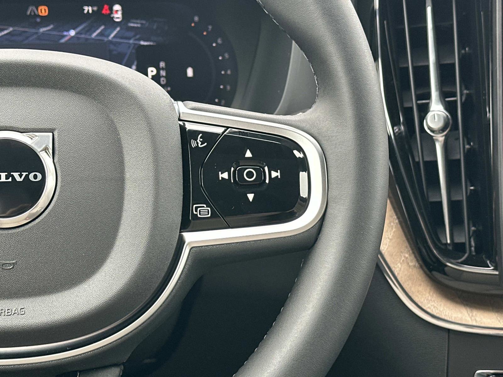 New 2026 Volvo XC60 B5 Plus w/ Protection Package Premier AWD/4WD image 9