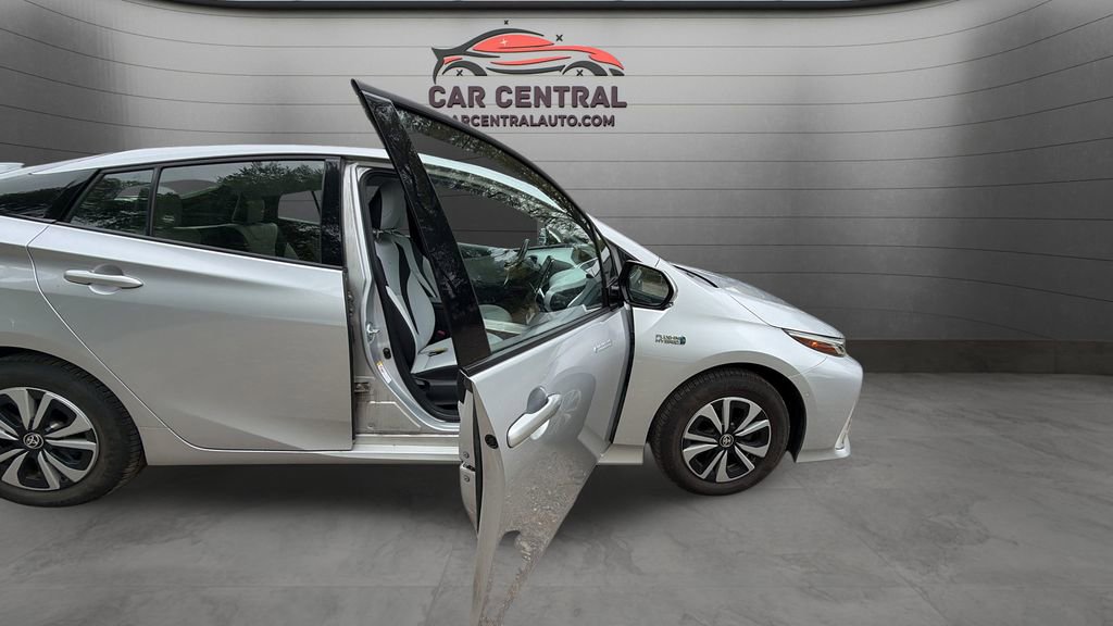 Used 2018 Toyota Prius Prime Advanced FWD image 9