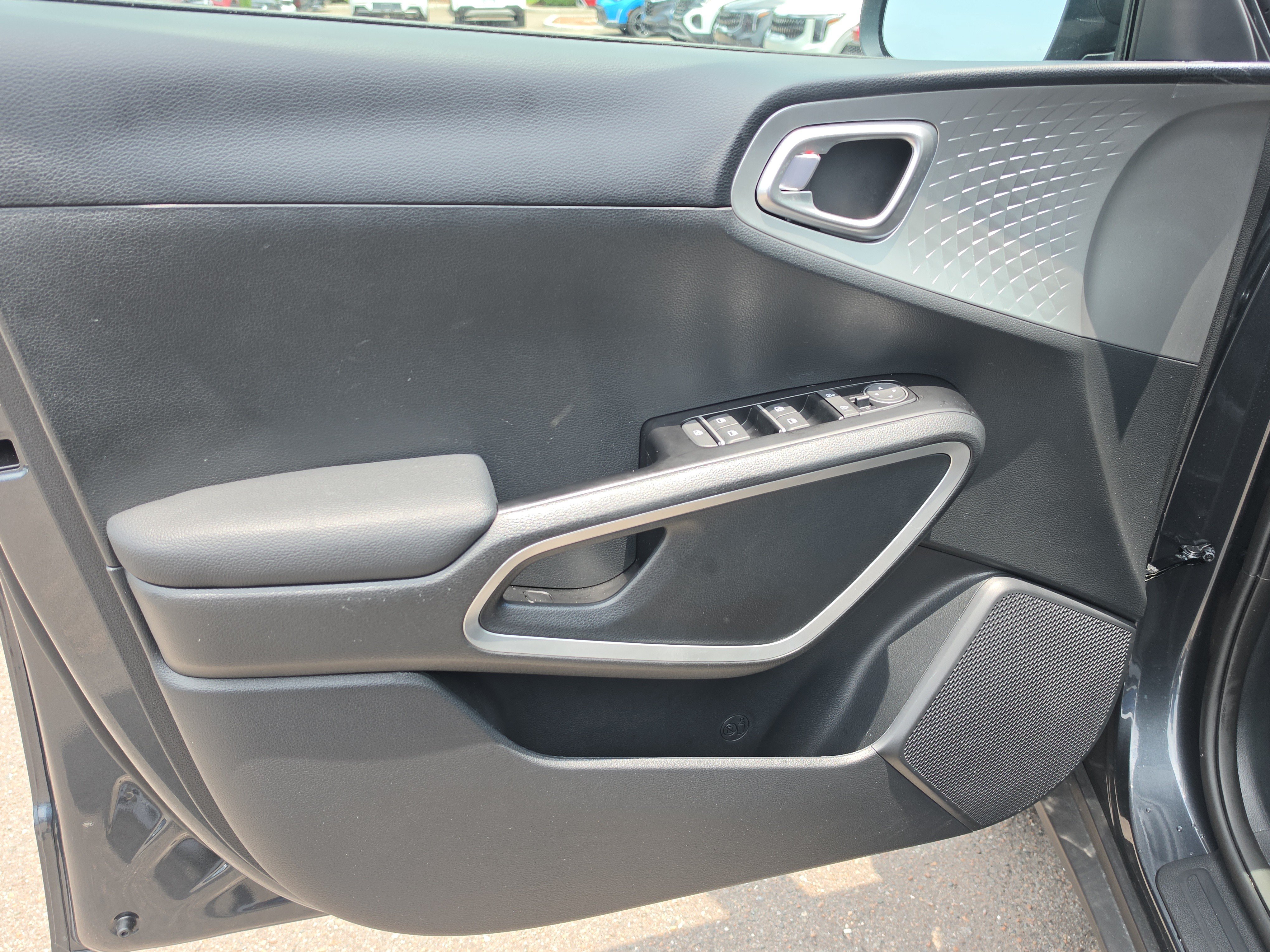 Certified 2025 Kia Soul LX FWD image 17