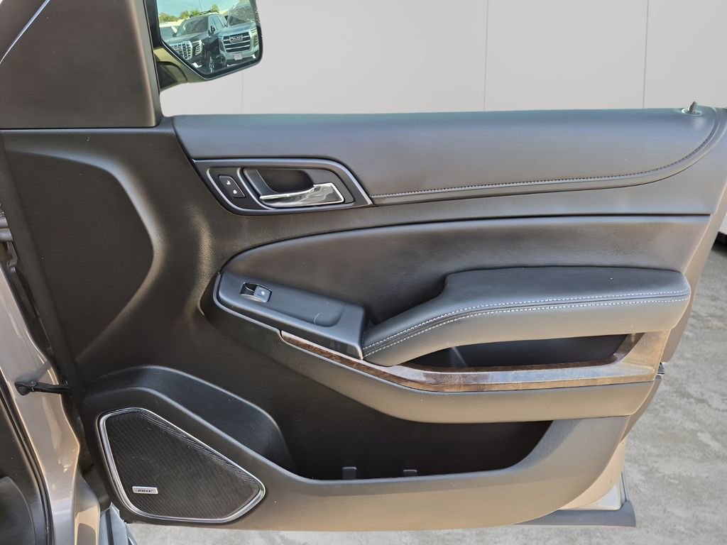 Used 2019 Chevrolet Suburban LT RWD image 14