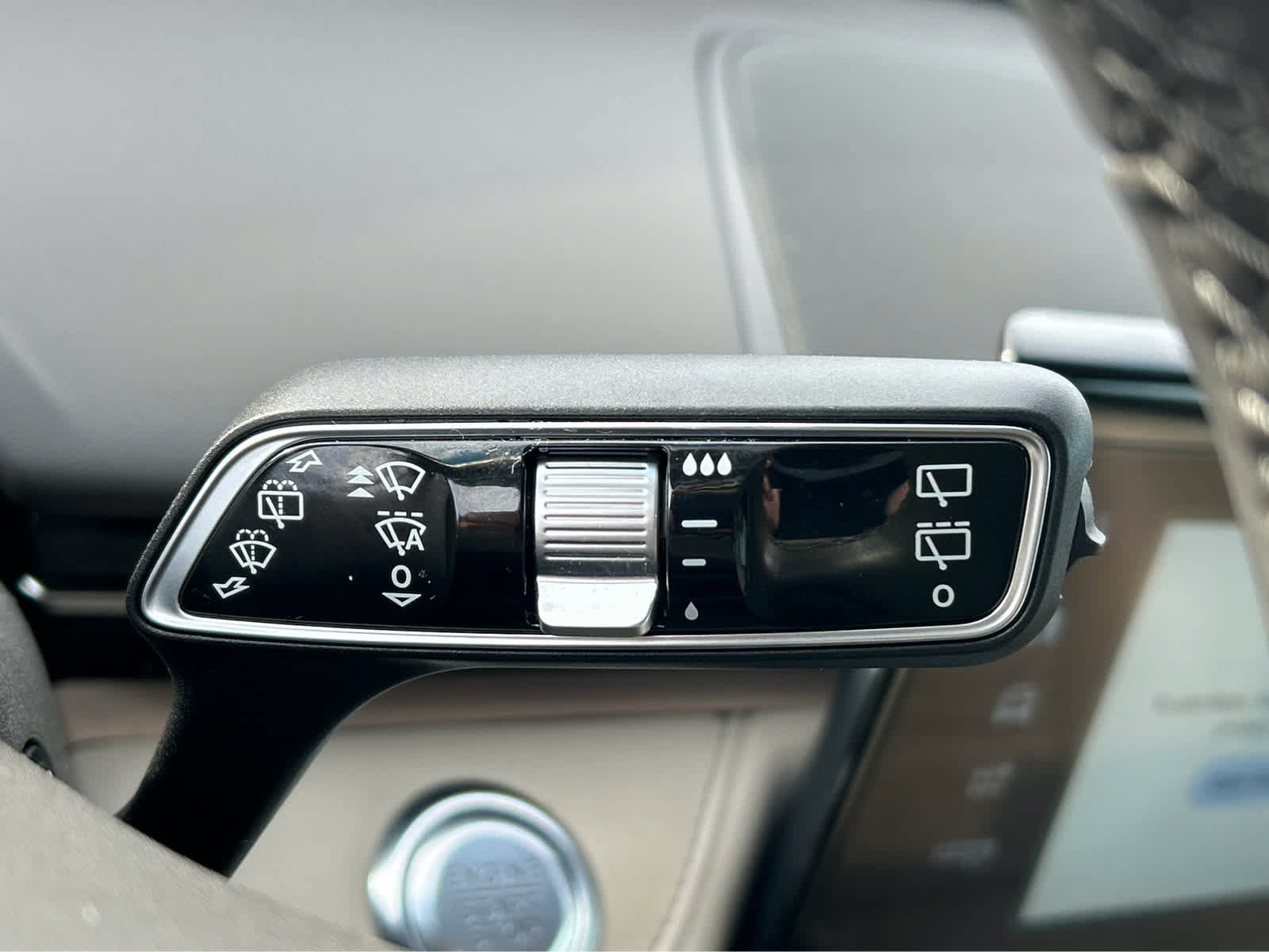 Used 2024 Lincoln Nautilus Reserve AWD/4WD image 28
