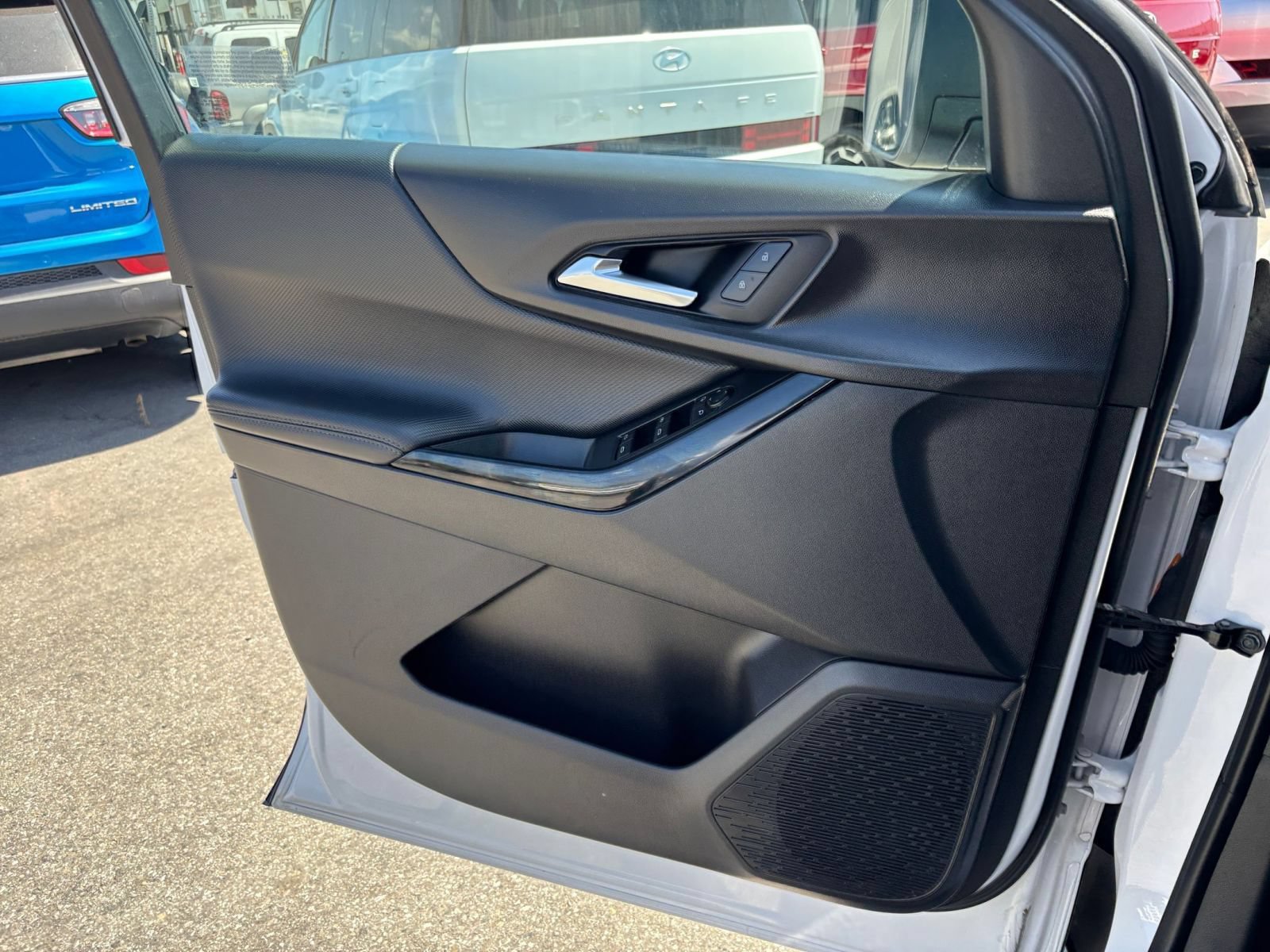 Used 2025 Chevrolet Equinox LT FWD image 18