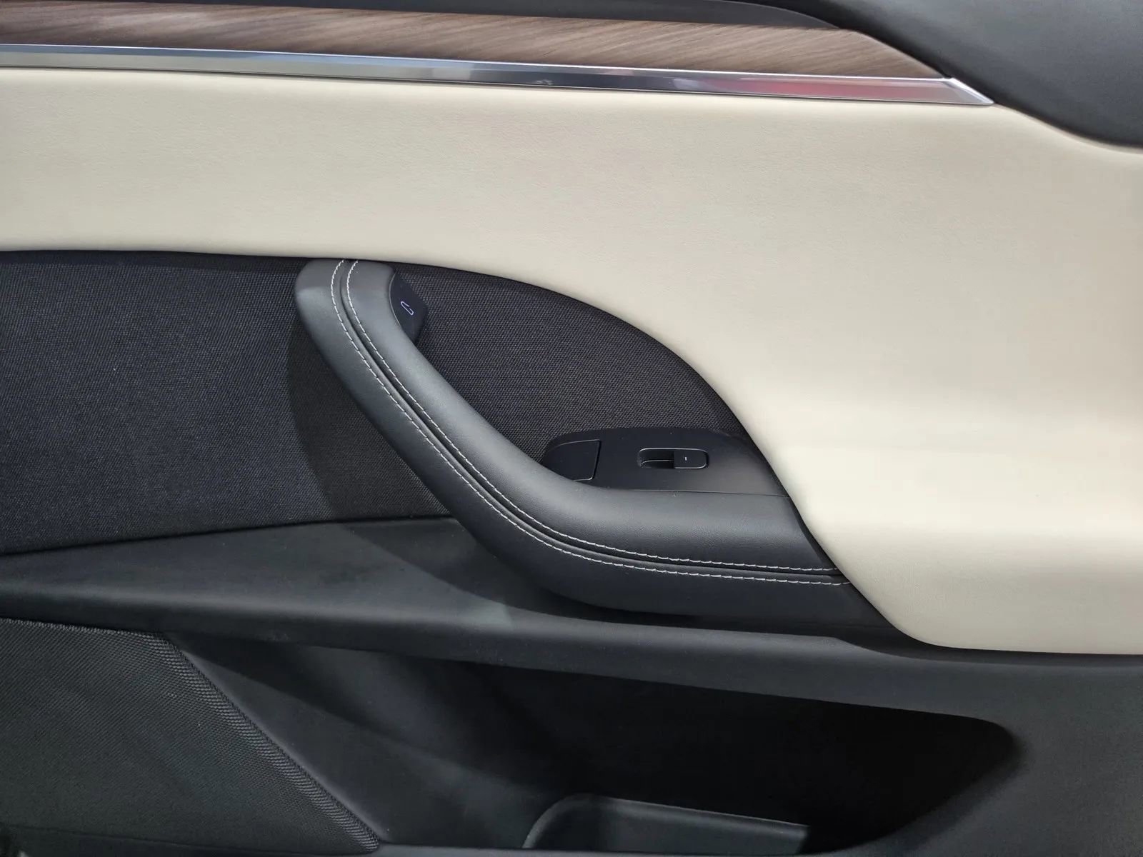 Used 2023 Tesla Model X image 6