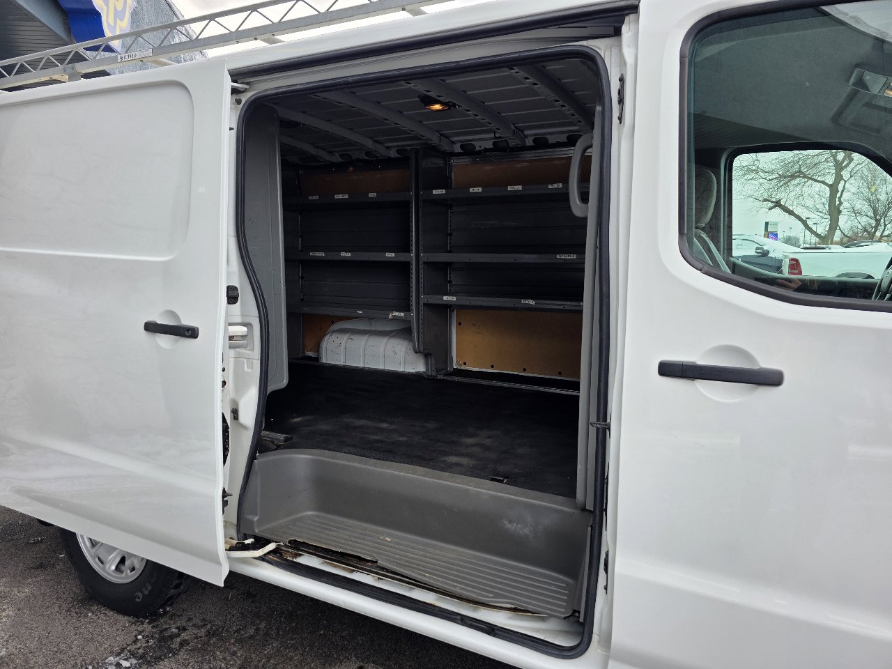 Used 2018 Nissan NV 2500 SV image 17