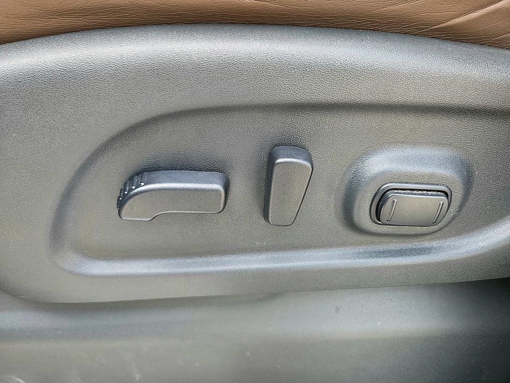 Used 2018 Nissan Titan Platinum Reserve w/ Platinum Utility Package image 25