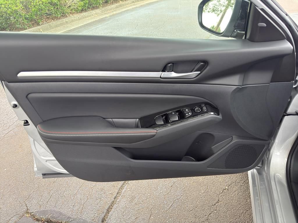 New 2025 Nissan Altima 2.5 SR w/ SR Premium Package image 16