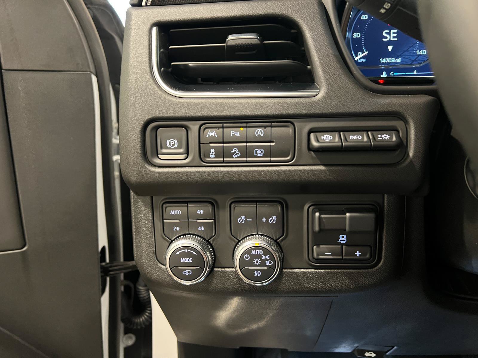 Used 2024 GMC Yukon AT4 w/ AT4 Premium Plus Package AWD/4WD image 15