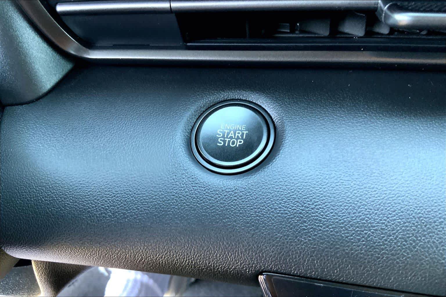Used 2025 Hyundai Elantra Sport FWD image 31