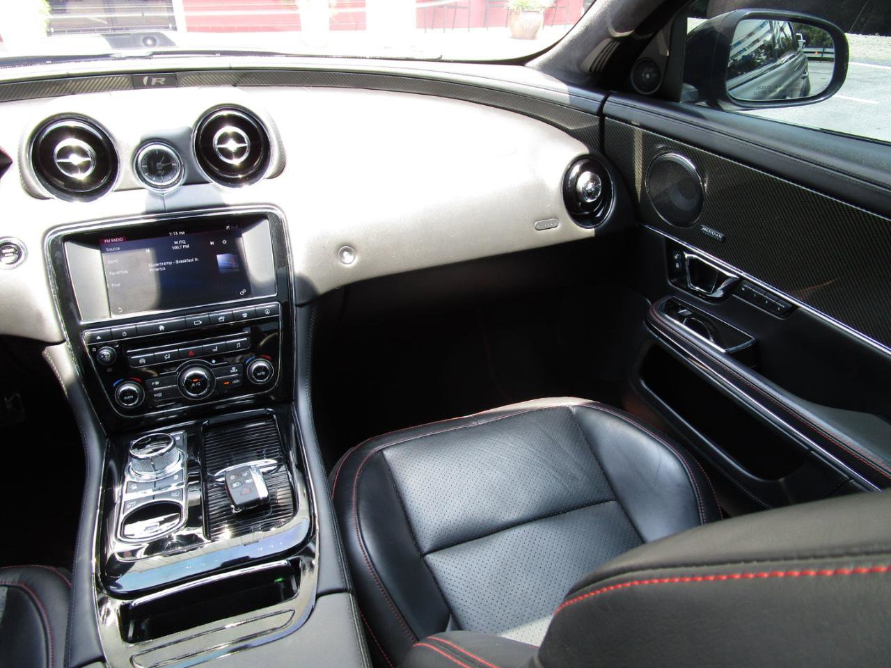 Used 2016 Jaguar XJ R RWD image 9
