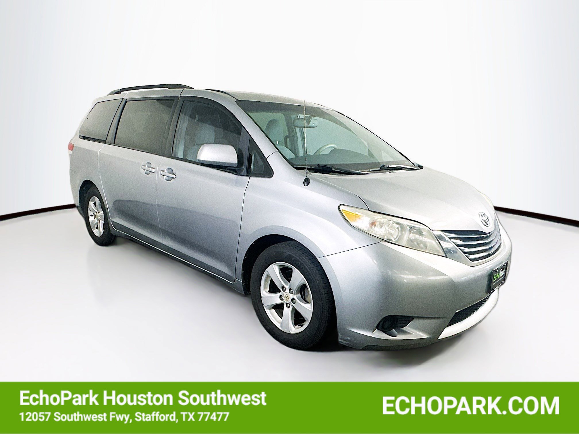 Used 2011 Toyota Sienna LE FWD image 1