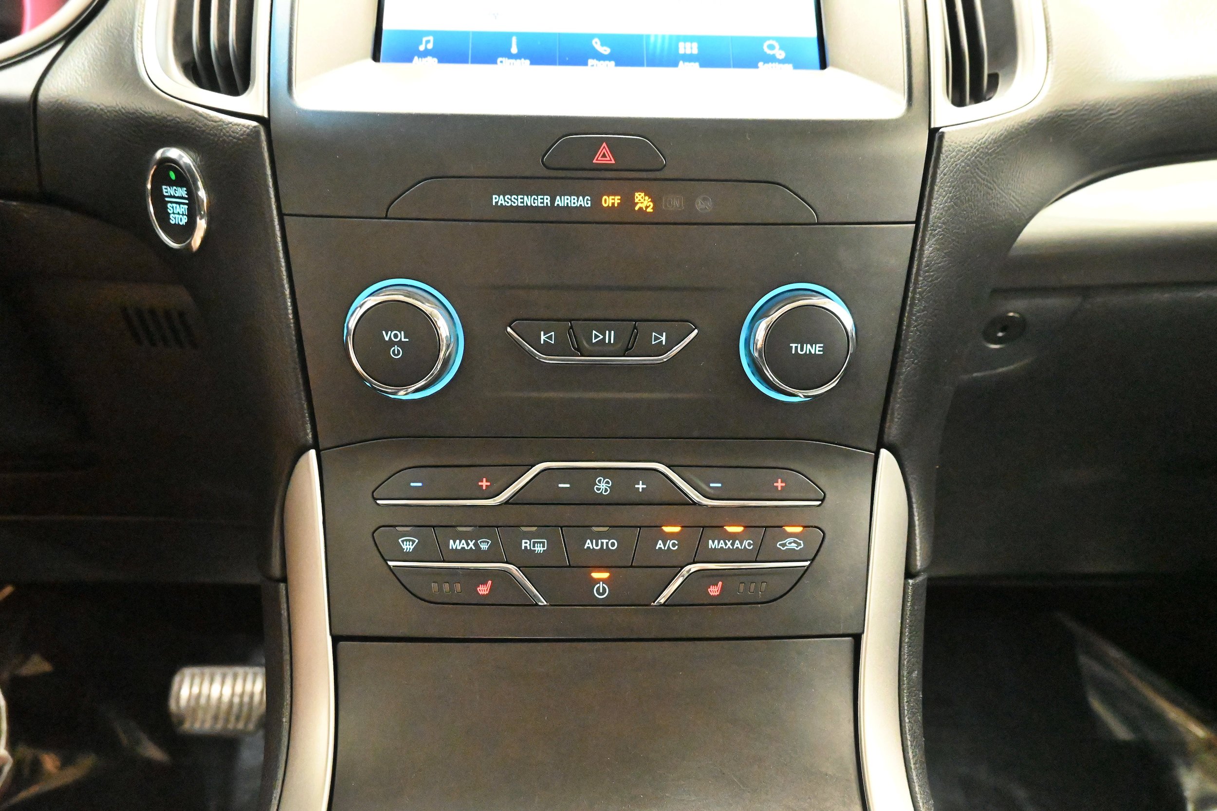 Used 2020 Ford Edge SEL w/ Cold Weather Package AWD/4WD image 11