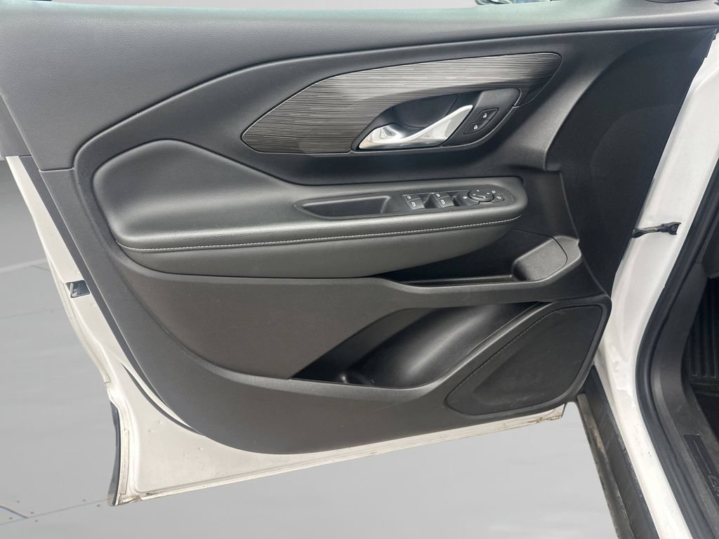 Used 2024 GMC Terrain SLE FWD image 9