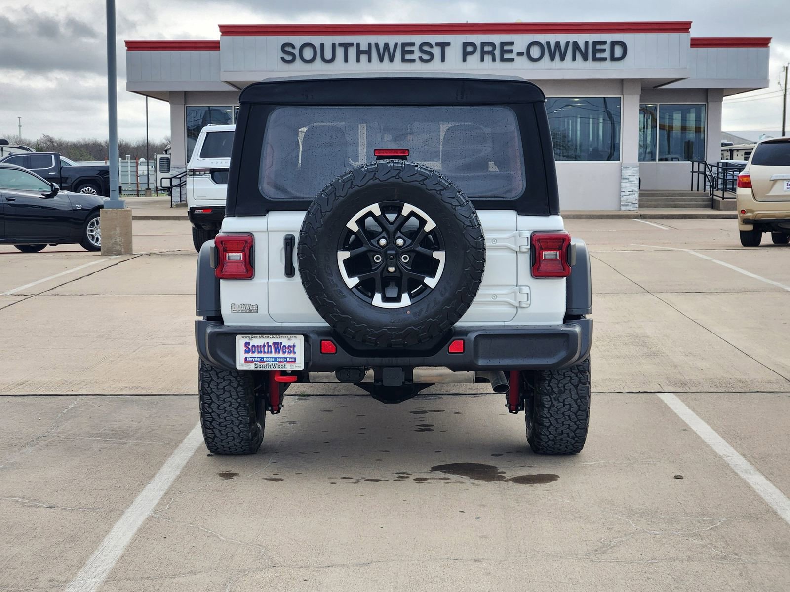 Used 2024 Jeep Wrangler Unlimited Rubicon w/ Technology Group AWD/4WD image 8