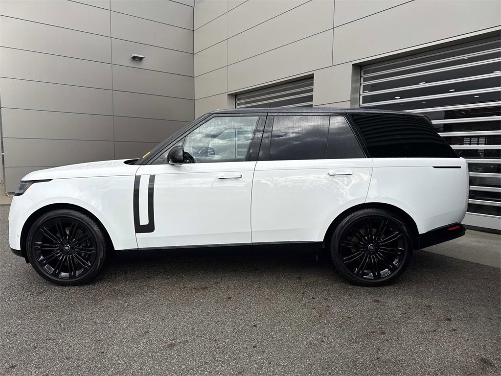 Used 2023 Land Rover Range Rover SE image 4