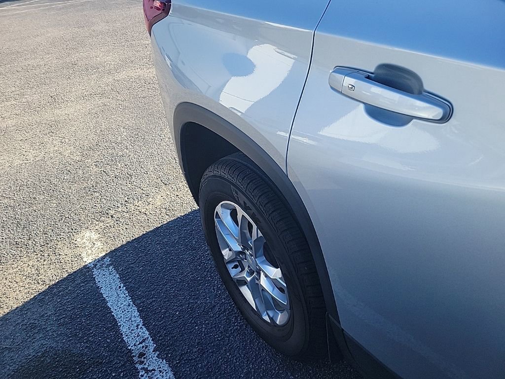 Used 2021 Chevrolet Traverse LS image 12