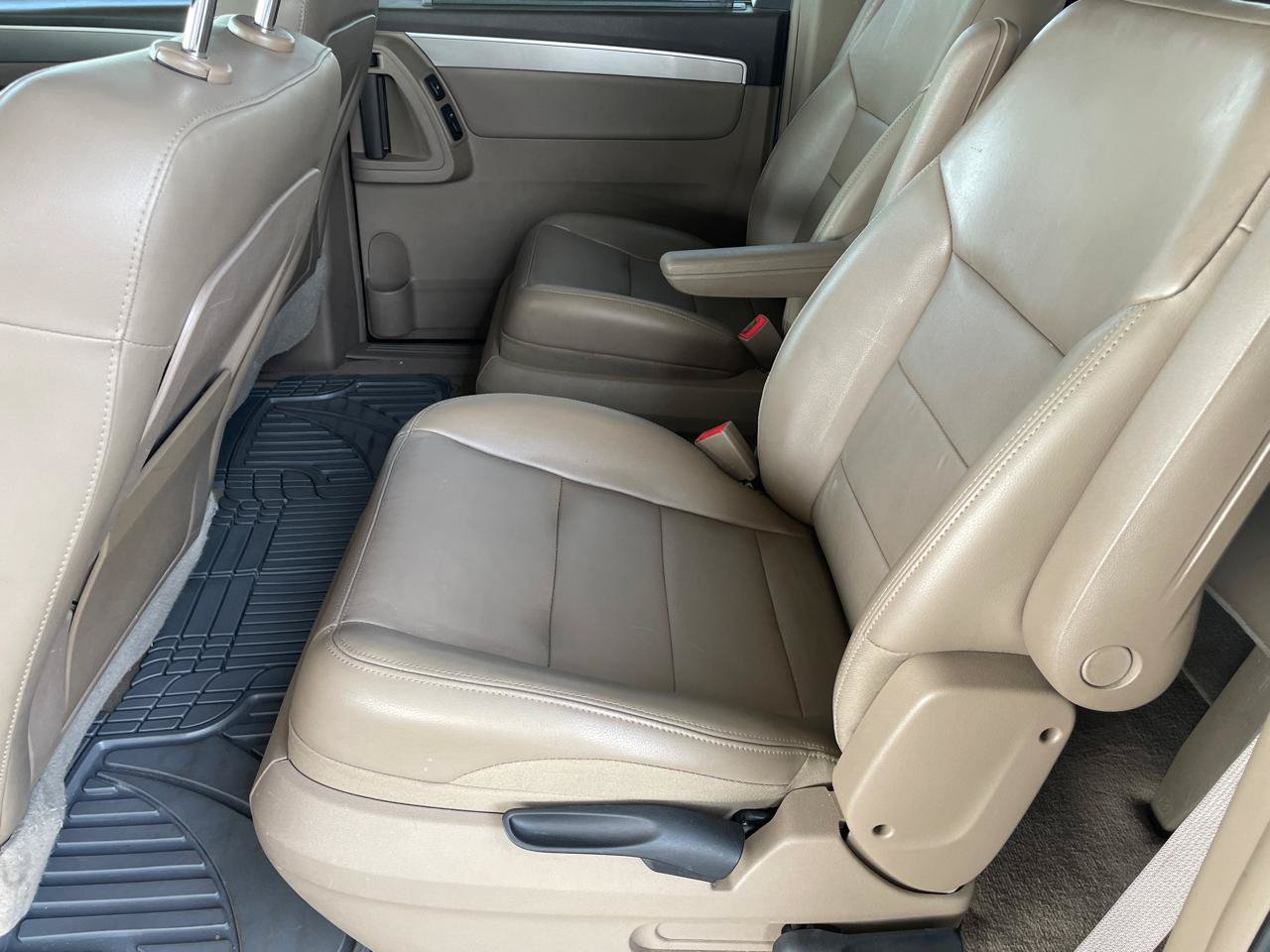 Used 2012 Volkswagen Routan SEL FWD image 13
