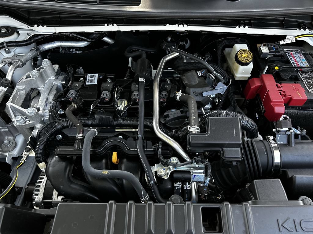 Used 2025 Nissan Kicks SR AWD/4WD image 33