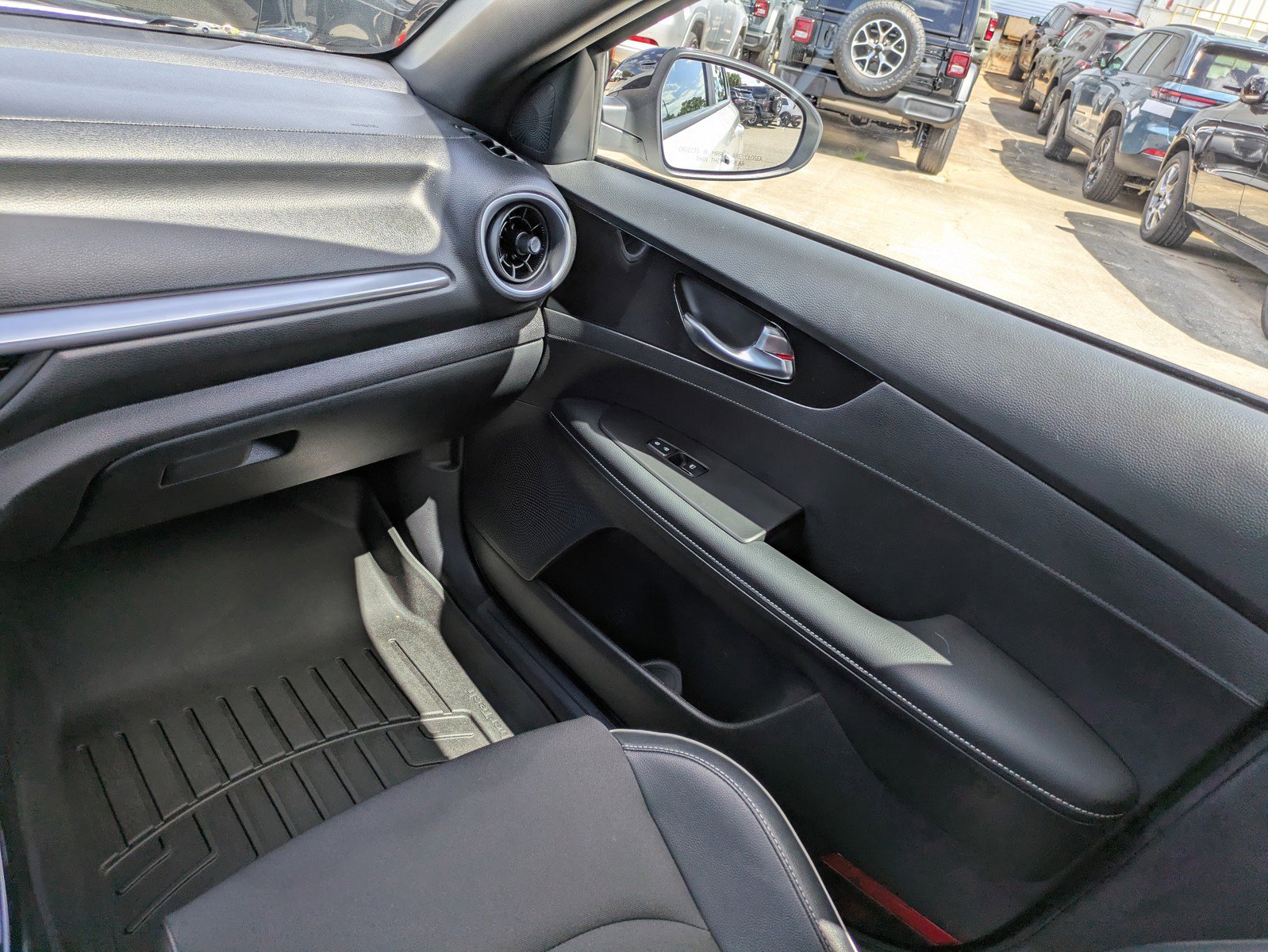 Certified 2024 Kia Forte GT-Line image 13