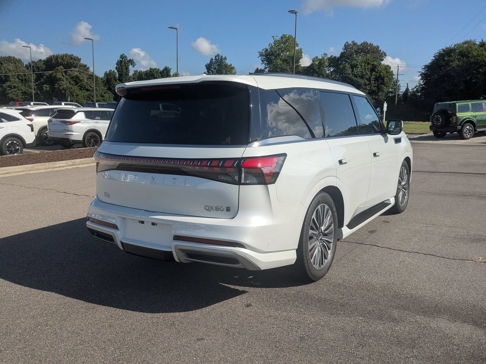 Used 2025 INFINITI QX80 Luxe AWD/4WD image 3