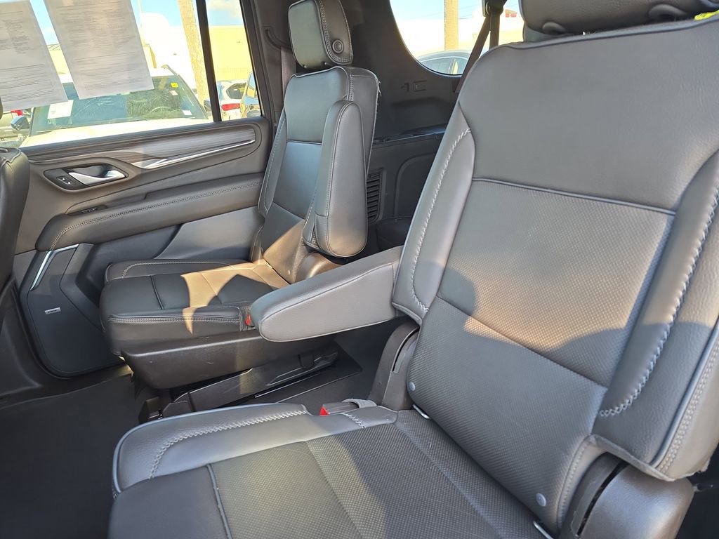 Used 2022 GMC Yukon XL Denali w/ Denali Premium Package image 13