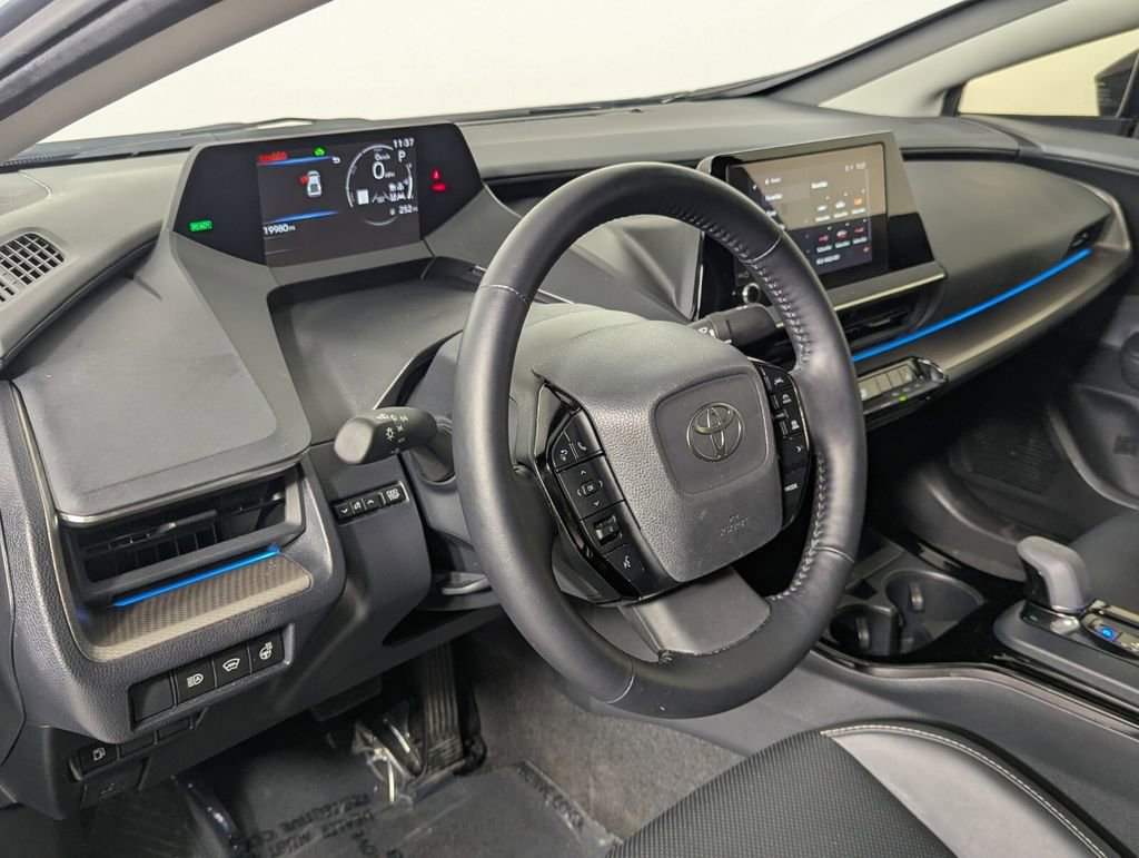 Used 2025 Toyota Prius XLE FWD image 13