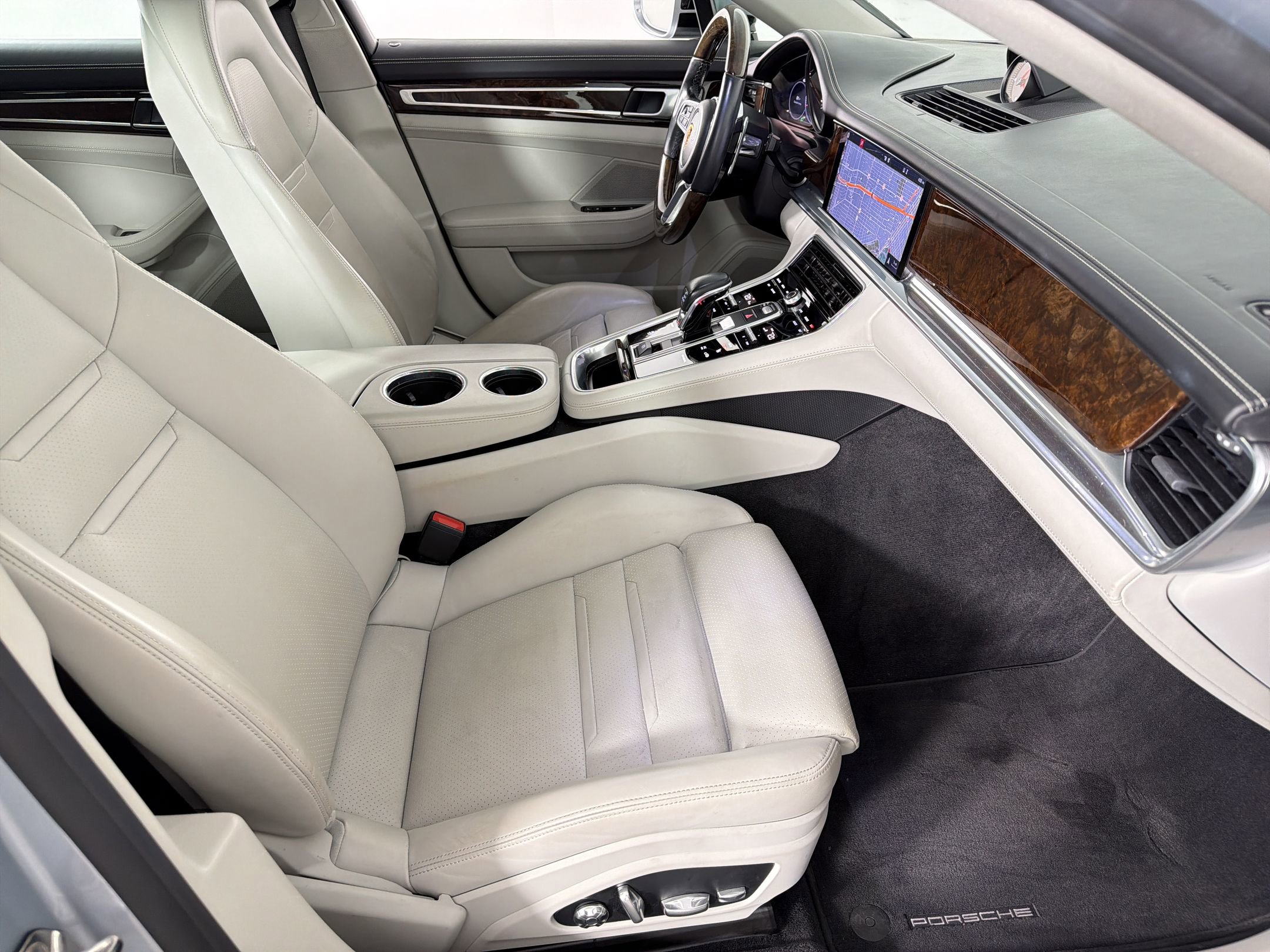 Certified 2018 Porsche Panamera image 30