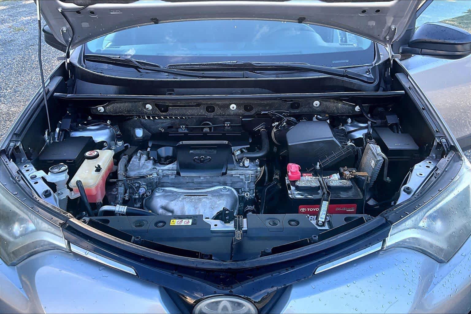 Used 2018 Toyota RAV4 LE FWD image 32