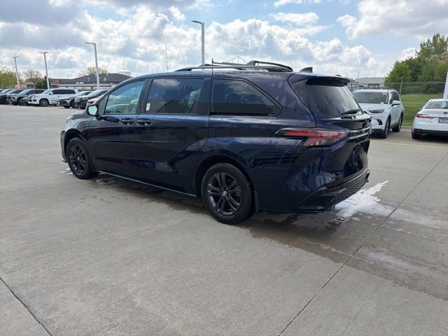 Used 2025 Toyota Sienna XSE w/ XSE Plus Package AWD/4WD image 5