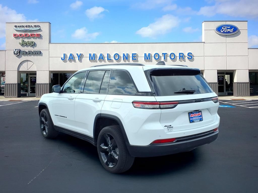 Used 2023 Jeep Grand Cherokee Altitude AWD/4WD image 5