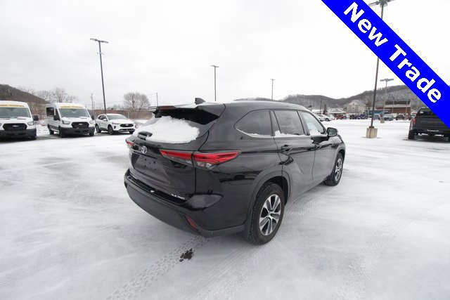 Used 2022 Toyota Highlander XLE image 4