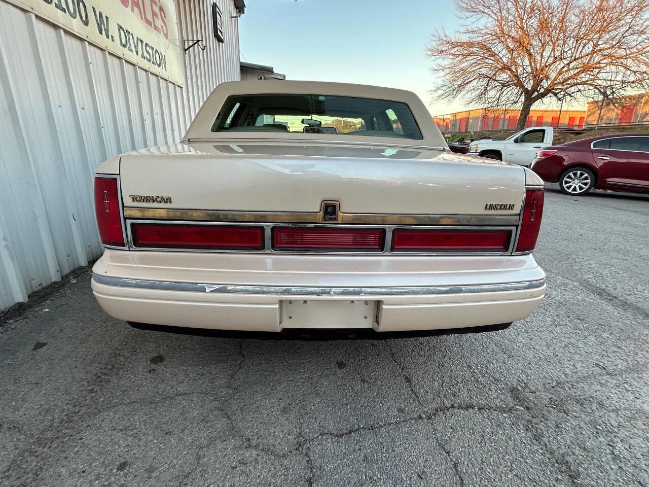 Used 1997 Lincoln Town Car Cartier image 10