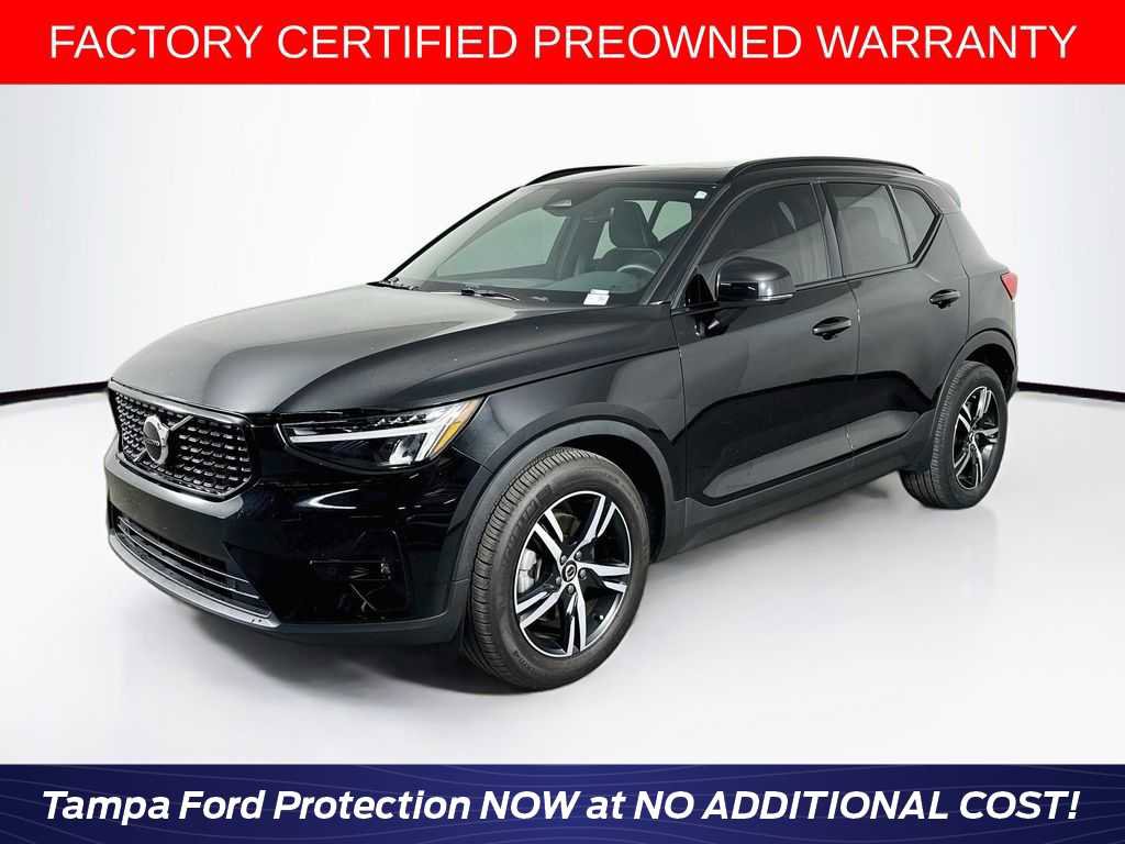Used 2023 Volvo XC40 B5 Plus AWD/4WD image 1