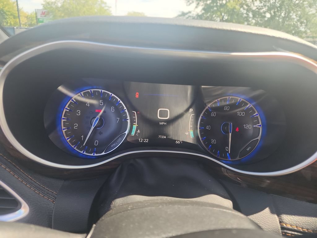 Used 2021 Chrysler Pacifica Pinnacle AWD/4WD image 17